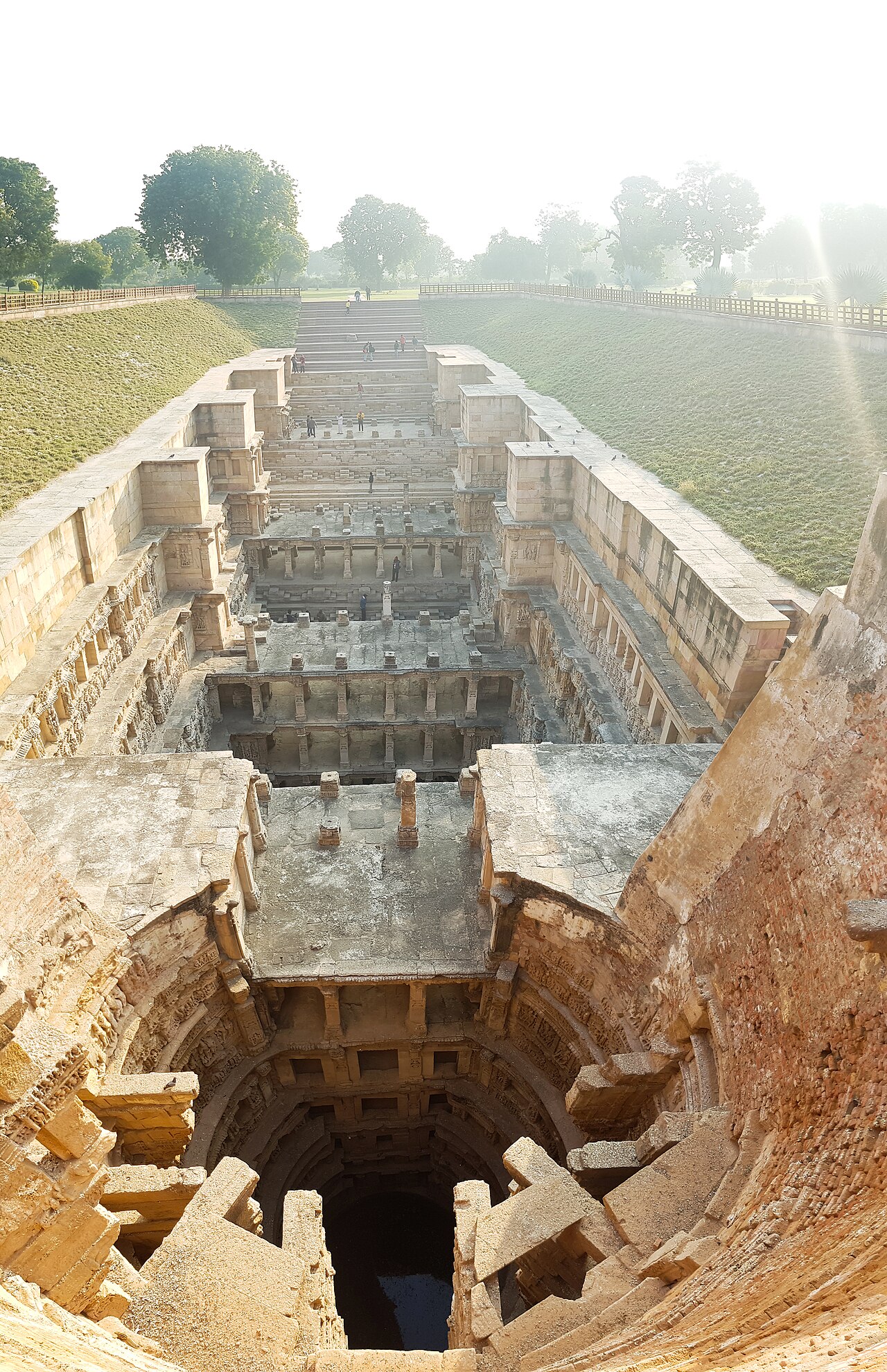 Rani-ki-Vav/俯瞰する降下軸