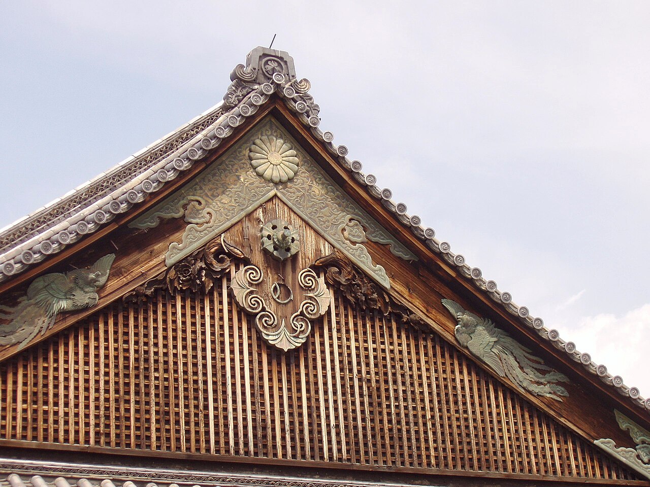 二条城・外観の細部。同じ御殿の外観。室内写真だけで建物全体を判断しないための対照。