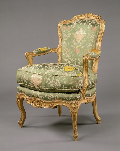 フランスの肘掛椅子。約1750〜60年の別個体。Palais Paar原室の椅子ではない。