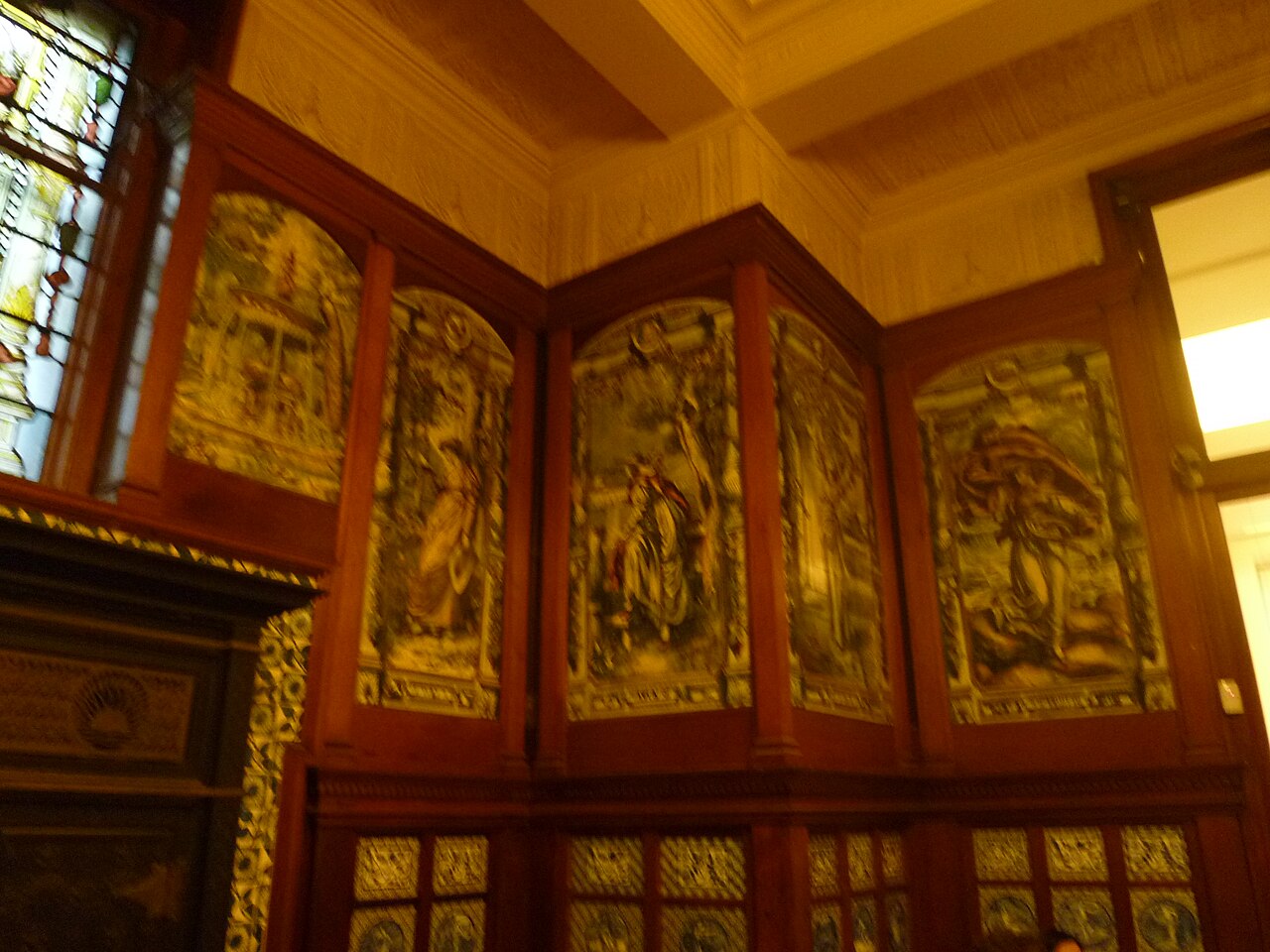 V&A・Poynter Room。同じ館の別室。グリルについては館の保存記事を参照。