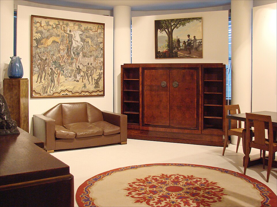 Joseph Bernard邸由来の室内展示。フランスの別住宅由来の室内展示。欧州の装飾と家具の対照であり、ムンバイの住宅室内ではない。