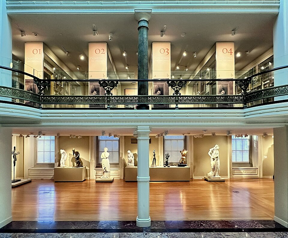 Luce Centerの2023年の別視点。2023年の同施設の実景。2012年写真との間に展示替えがありうるため、同日連続写真と扱わない。