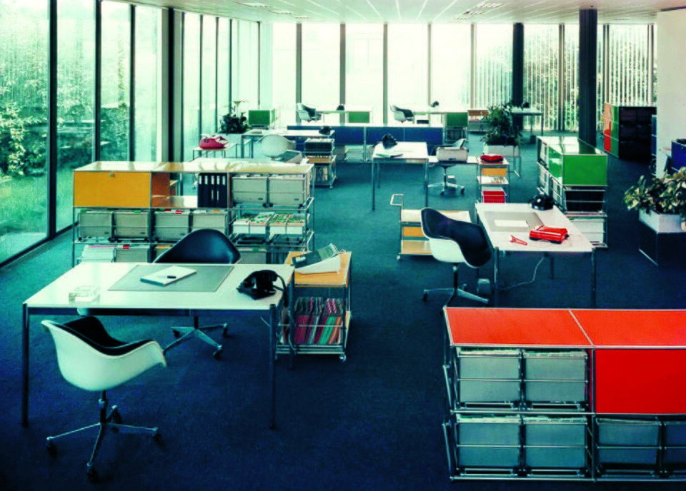 USMの1968年オフィス。USMのオフィスを1968年に撮った記録。後年の完成品写真と、管・球・パネルを使う構成の持続を比べる。同一個体の寿命の証明ではない。